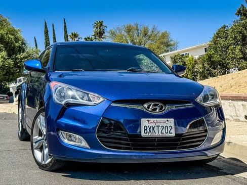 Used 2017 Hyundai Veloster Value Edition FWD image 4