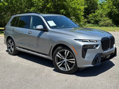 Used 2025 BMW X7 xDrive40i w/ M Sport Package AWD/4WD image 1