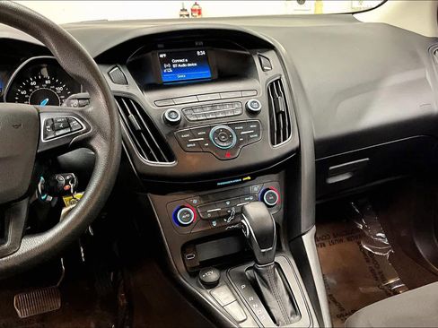Used 2018 Ford Focus SE image 9