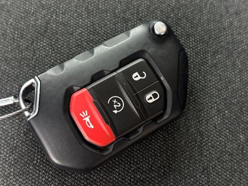 Used 2025 Jeep Wrangler Unlimited Sahara AWD/4WD image 21