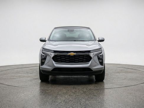 Used 2025 Chevrolet TrailBlazer LT FWD image 2