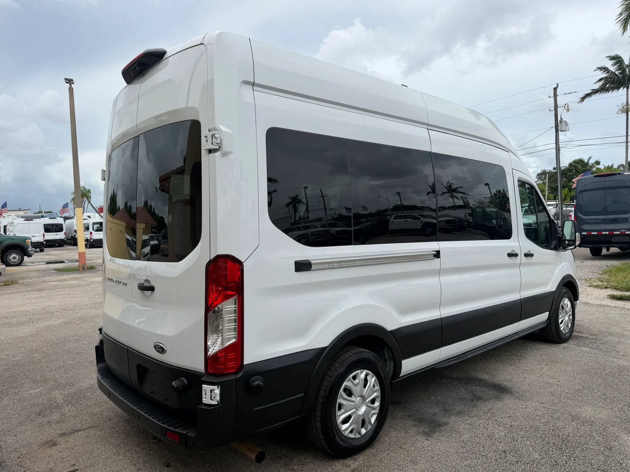 Used 2024 Ford Transit 350 XLT RWD image 7