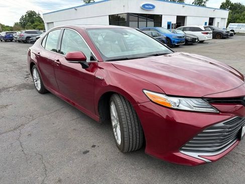 Used 2020 Toyota Camry XLE w/ Sunroof Package FWD image 2