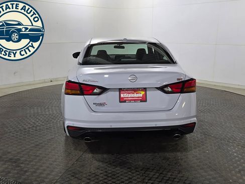 Used 2025 Nissan Altima 2.5 SR FWD image 6