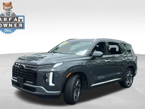Used 2024 Hyundai Palisade Limited image 3