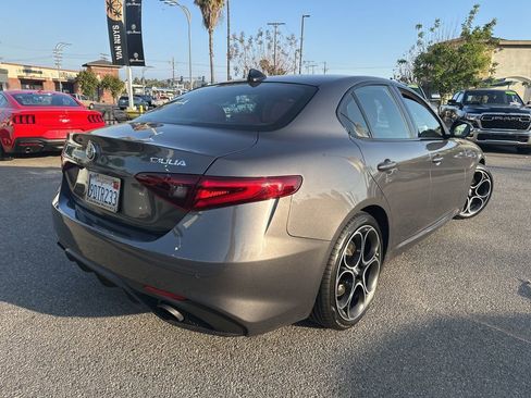 Used 2023 Alfa Romeo Giulia Veloce RWD image 5