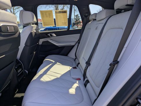 Used 2025 BMW X5 sDrive40i w/ Climate Comfort Package image 15