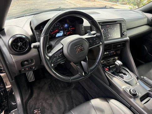 Used 2018 Nissan GT-R Premium w/ Premium Interior Package AWD/4WD image 13