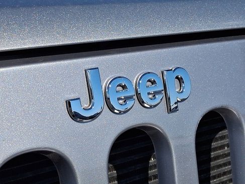Used 2013 Jeep Wrangler Unlimited Sahara w/ Connectivity Group AWD/4WD image 28