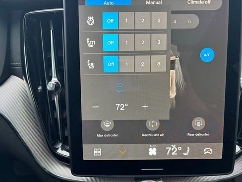 New 2026 Volvo XC60 B5 Ultra w/ Climate Package image 18