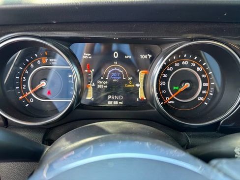 Used 2019 Jeep Wrangler Unlimited Sahara AWD/4WD image 3
