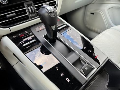 Certified 2025 Porsche Macan image 21