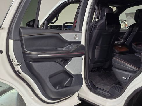 New 2025 Lincoln Navigator Black Label image 31