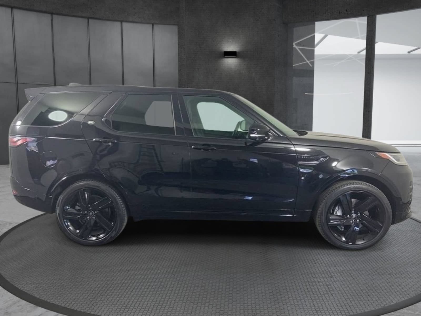 Used 2023 Land Rover Discovery S R-Dynamic AWD/4WD image 3