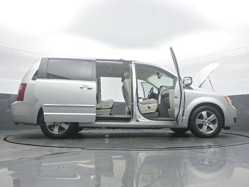 Used 2009 Dodge Grand Caravan SXT image 56