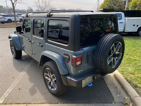 Used 2024 Jeep Wrangler Unlimited image 31