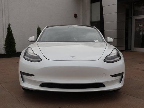 Used 2020 Tesla Model 3 Standard Range Plus RWD image 2