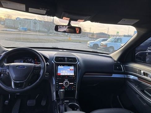 Used 2018 Ford Explorer Limited image 31