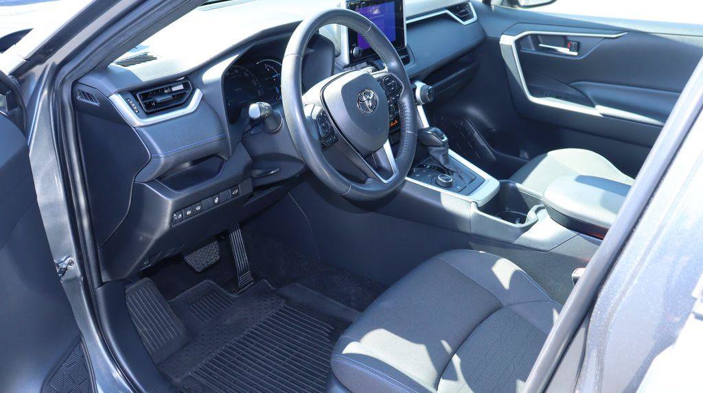 Used 2023 Toyota RAV4 SE w/ Convenience Package AWD/4WD image 21