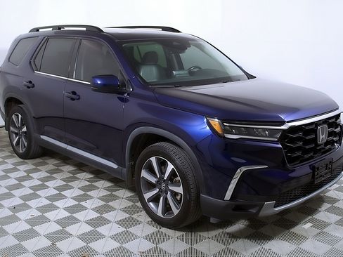 Used 2023 Honda Pilot Touring image 6