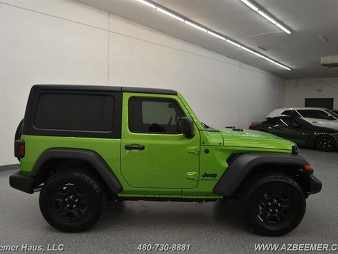 Used 2025 Jeep Wrangler Sport AWD/4WD image 8