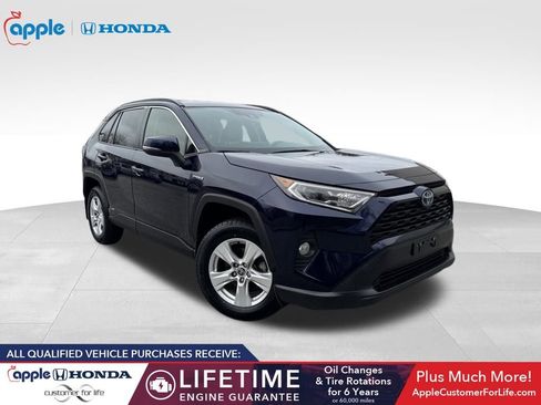 Used 2020 Toyota RAV4 XLE image 3