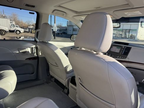 Used 2012 Toyota Sienna XLE image 18