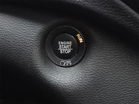 Used 2019 Jeep Cherokee Limited image 21