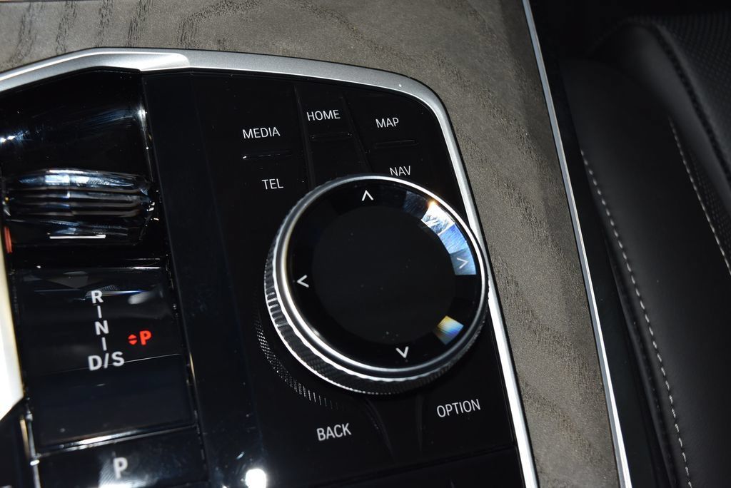 Used 2025 BMW X7 M60i AWD/4WD image 17