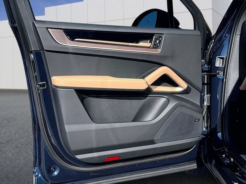 Certified 2026 Porsche Cayenne E-Hybrid AWD/4WD image 19