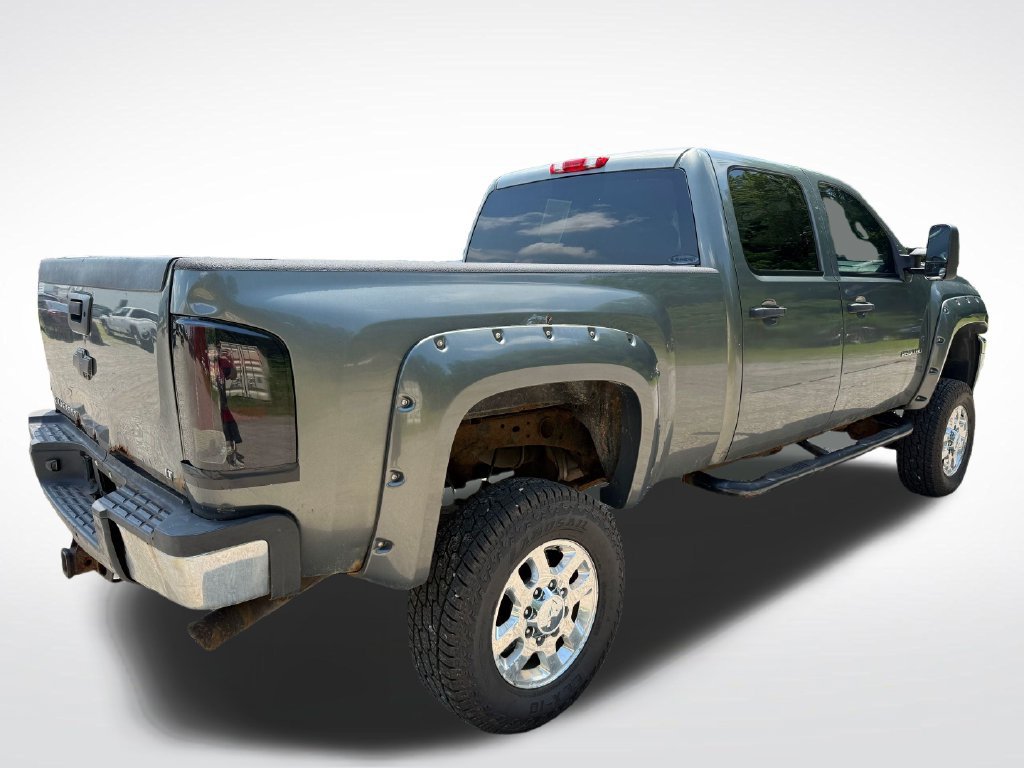 Used 2011 Chevrolet Silverado 2500 LT w/ Interior Plus Package AWD/4WD image 6