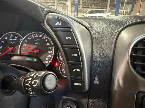Used 2007 Chevrolet Corvette Convertible w/ Preferred Equipment Group RWD image 18