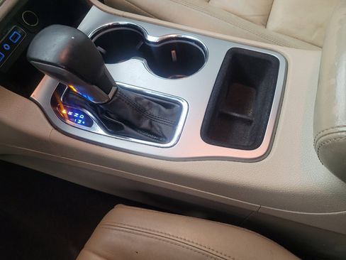 Used 2018 Jeep Grand Cherokee Limited image 26