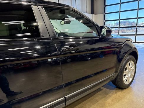 Used 2017 Land Rover Range Rover Evoque SE Premium image 55