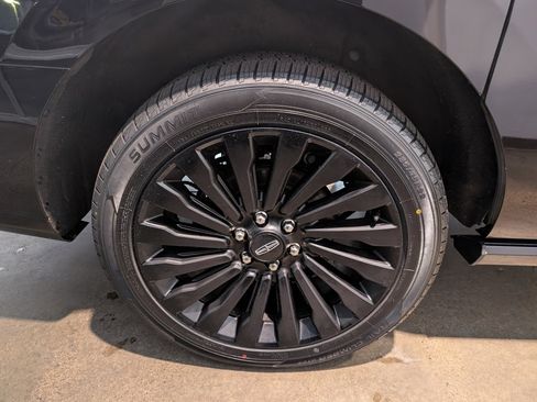 Used 2019 Lincoln Navigator L Reserve w/ Cargo Package image 8