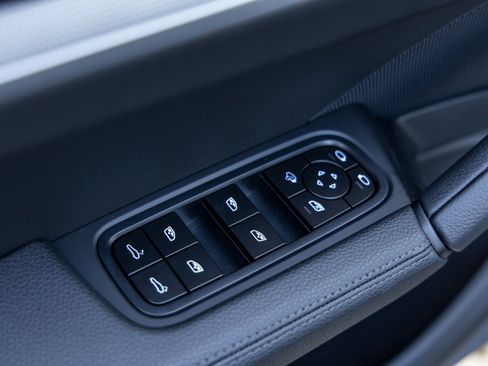 New 2026 Porsche Cayenne Coupe image 23