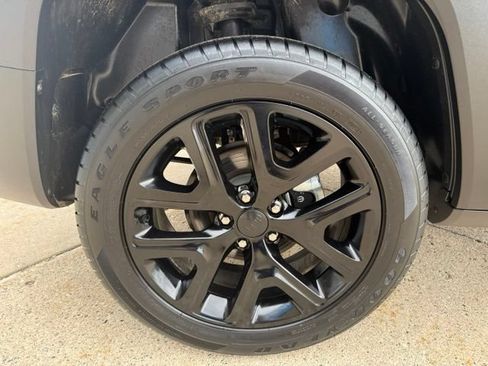 Used 2023 Jeep Renegade Altitude w/ Sun/Sound Group AWD/4WD image 11