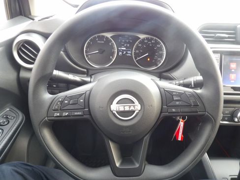 Used 2025 Nissan Versa S w/ Trunk Package image 13