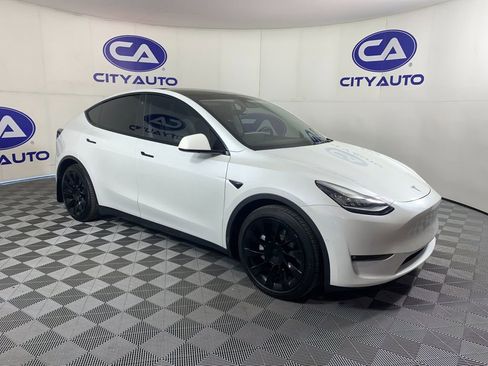 Used 2022 Tesla Model Y Long Range image 1