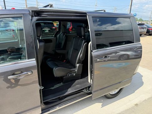 Used 2020 Dodge Grand Caravan SXT FWD image 22