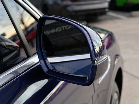 Used 2023 Bentley Bentayga image 13