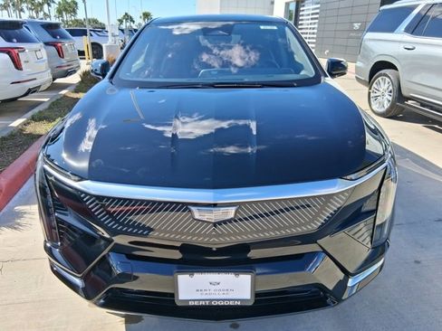 New 2026 Cadillac Optiq Luxury 1 image 2