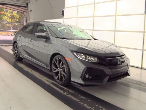 Used 2018 Honda Civic Sport image 2