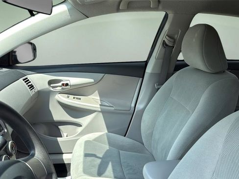 Used 2013 Toyota Corolla LE FWD image 12