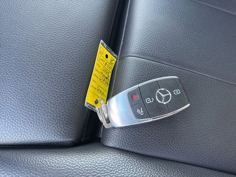 Used 2020 Mercedes-Benz GLB 250 4MATIC w/ Premium Package image 33