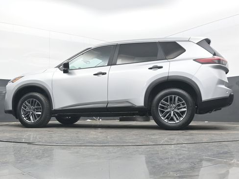 Used 2024 Nissan Rogue S image 28