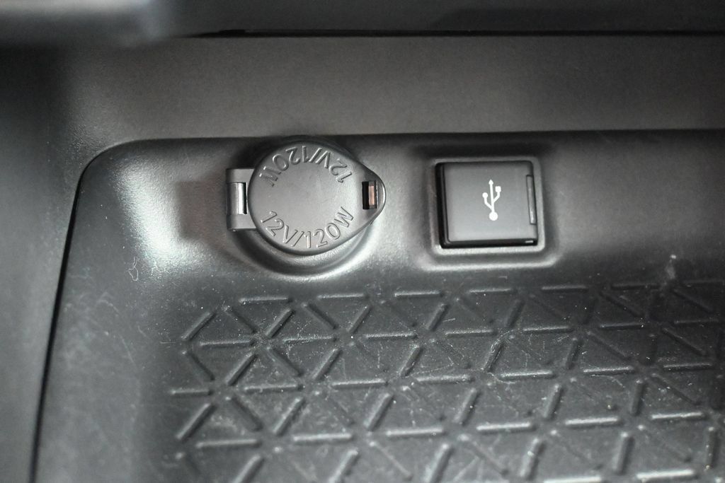 Used 2020 Toyota RAV4 LE w/ Carpet Mat Package AWD/4WD image 23