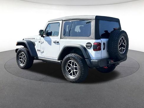 Used 2025 Jeep Wrangler Rubicon w/ Convenience Group AWD/4WD image 3