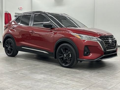Used 2022 Nissan Kicks SR image 1