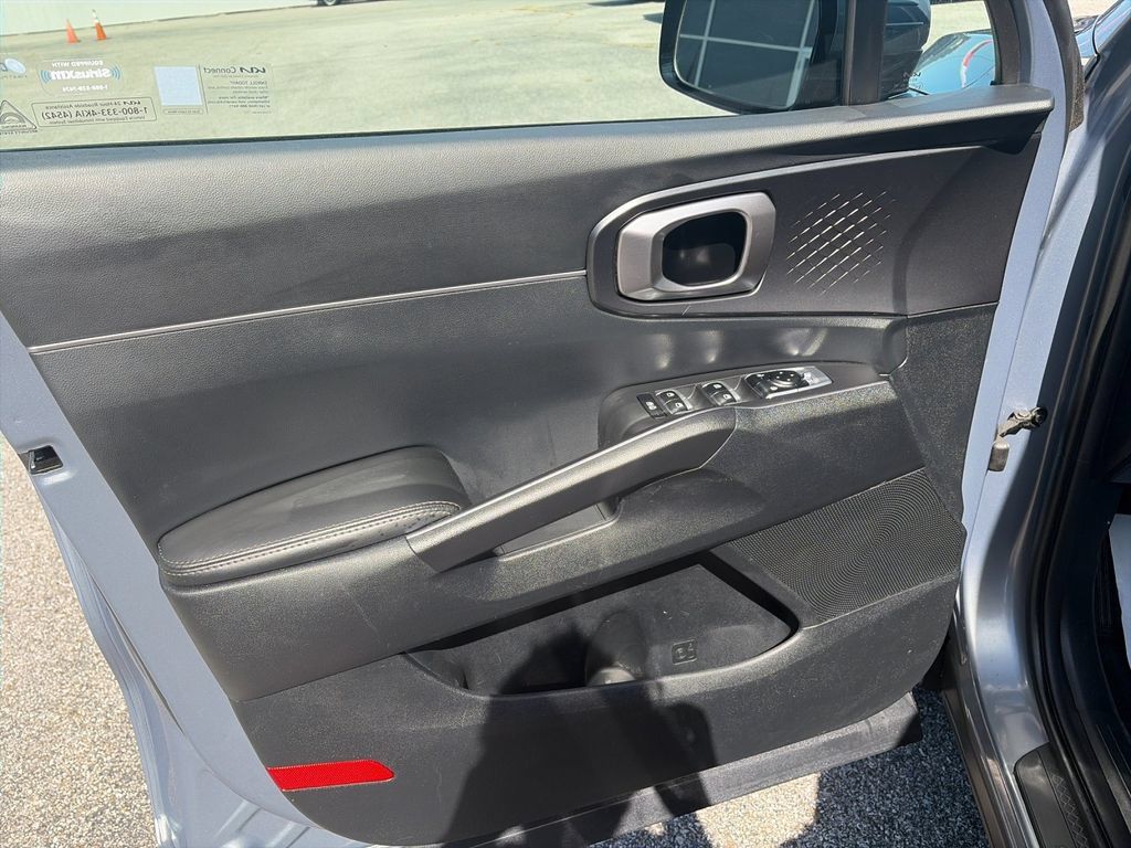 Used 2024 Kia Sorento LX FWD image 12